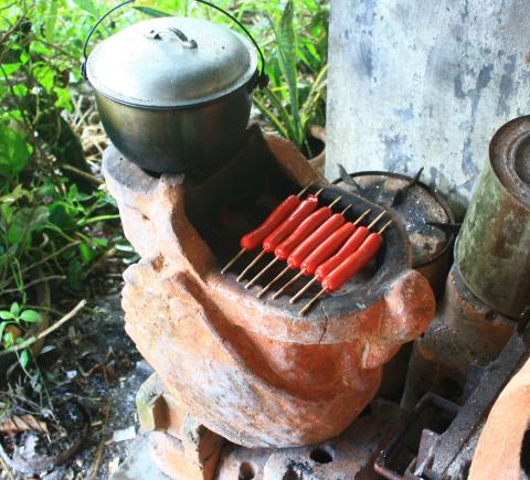 The Swan Stove Can also Cook and Grill